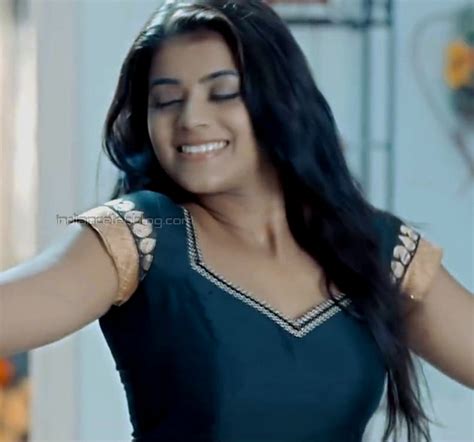 Yamini Bhaskar Kothaga Maa Prayanam A Hot Saree Change Hd Caps Starcelebblog
