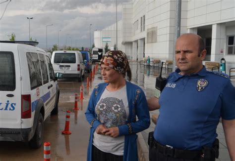 Bir kadın eski eşini bıçakla yaraladı Son Dakika