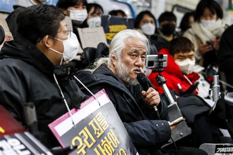 경찰 지하철 시위 박경석 전장연 대표 체포 이투데이