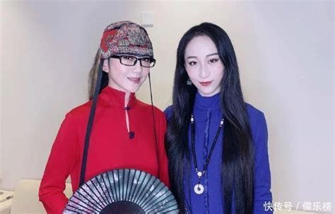 61岁杨丽萍爱徒晒近况，与恋爱人婚后度蜜月，身材颜值超迷人