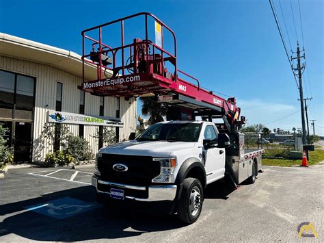 Elliott M43r Sign Crane On 2021 Ford F550 4x2 Reg Cab Flatbed Truck For