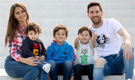lionel messi family  parents wife son brother ioqj