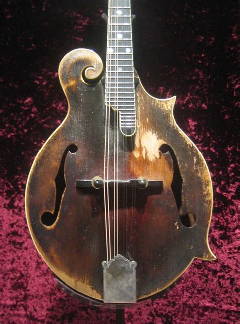 Bill Monroes 1923 Gibson F 5 Lloyd Loar Mandolin Purchased By Monroe