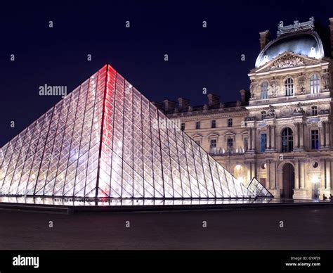 Louvre Pyramid Pyramide Du Louvre At Louvre Museum Paris France At