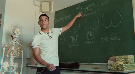 La saison 2 de Sex Education montre la sexualité gay comme rarement à la télévision têtu