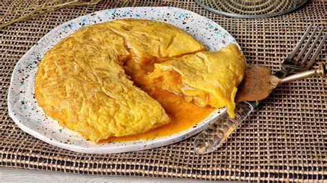 Tortilla de patata al estilo de Betanzos la receta en vídeo para no fallar