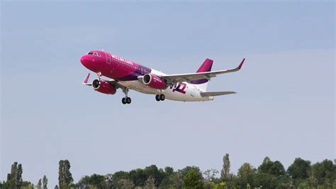 Un Avion Wizz Air Care Zbura Din Budapesta Catre Targu Mures S A Intors