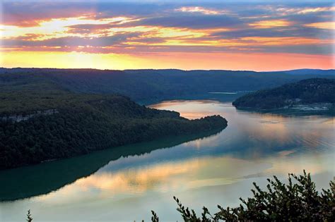 Le Lac De Vouglans Jura