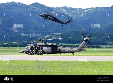 Black Hawk Helicopters Hi Res Stock Photography And Images Alamy