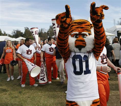 Auburn mascot 'Aubie' wins national mascot champion award - al.com