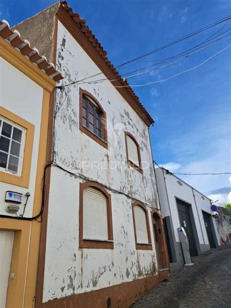 Moradia geminada à venda na rua do Morrão Nossa Senhora da Conceição