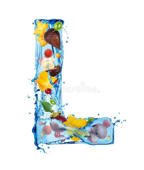 Letra Latina L Hecha De Salpicaduras De Agua Con Diferentes Frutas Y Bayas Stock de ilustración