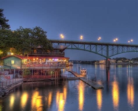 Calhoun's on the River | Downtown Knoxville