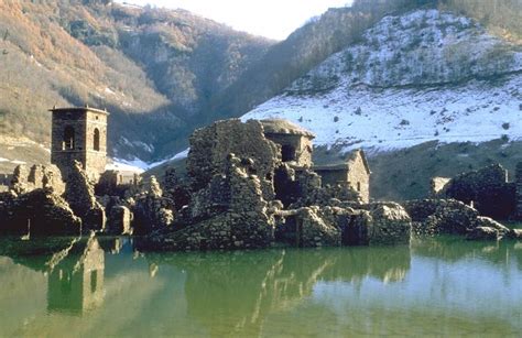 Tuscany Vagli Di Sotto Its Lake And The Ghost Town PlanningaTour