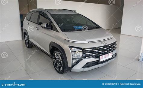 Brand New 2023 Model Hyundai Stargazer X LSUV Gold Matte Colour In