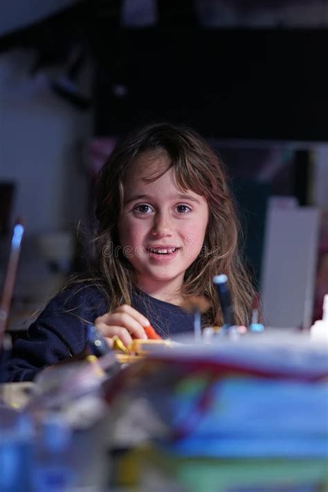 Desenho De Menina De 67 Anos Foto De Stock Imagem De Grande Cara