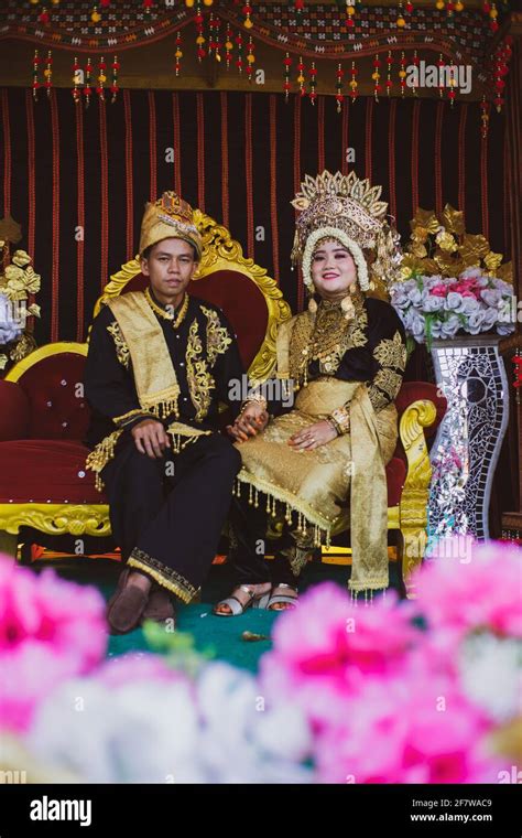 Indonesian muslim wedding Stock Photo - Alamy