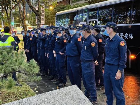 新北藍綠拚場平和落幕 8千警民力明晨起投入運票、投開票所警衛 政治 自由時報電子報