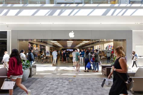 Pheasant Lane Mall, 310 Daniel Webster Hwy, Nashua, NH, Electronic