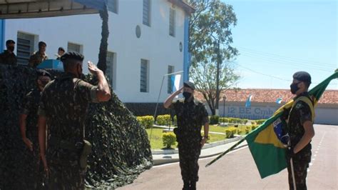 Formatura no Pátio Adão Prestes do Monte no 12 BE Cmb Bld marca