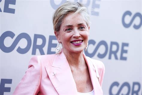 Mit 64 Sharon Stone präsentiert sich freizügig freenet de