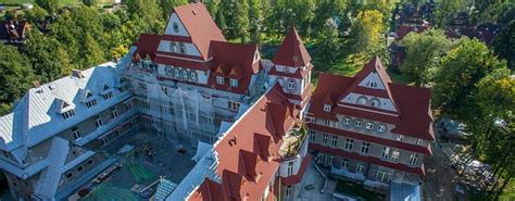 Reroofing of a historic hospital in the mountains