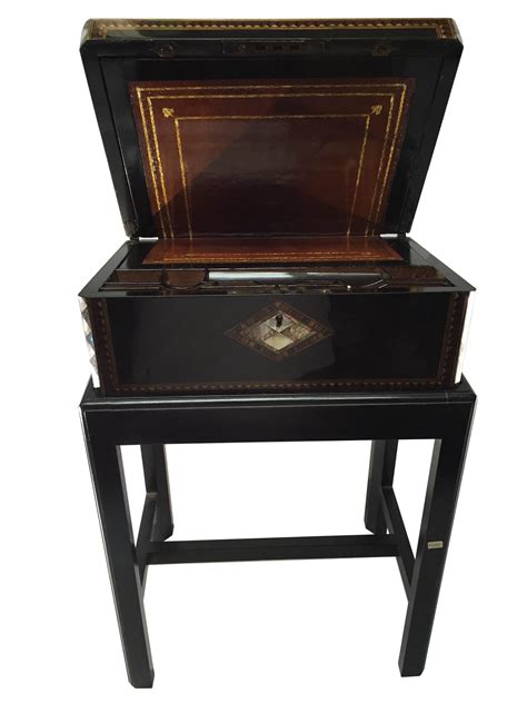Unique Traveling Desk Modernism