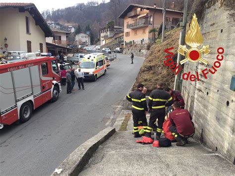 Scivola In Un Canale Paura Per Un Anziano