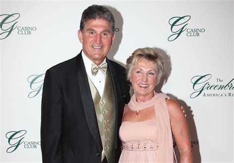 Joe Manchin Wife: Who Is Gayle Heather Conelly? - ABTC