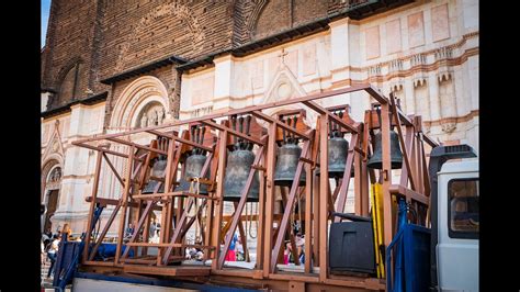 Campanari Bolognesi In Piazza Maggiore Bologna Maggio K