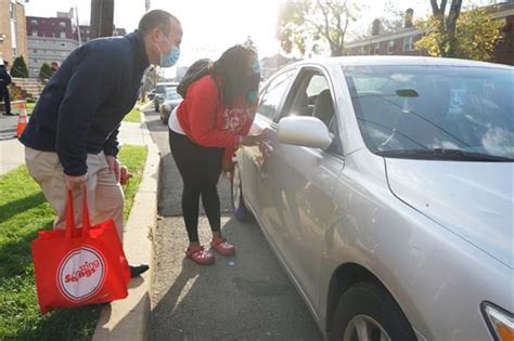 PHOTO RELEASE Gottheimer Hands Out First Thanksgiving Turkey At