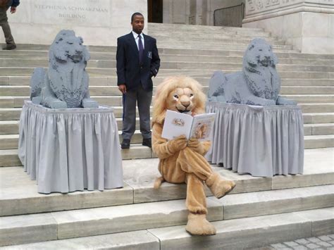 Michelle Knudsen: Library Lion reading Library Lion!