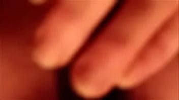 Showing Off Her Wet Mature Pussy On Webcam XNXX