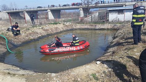 FOTO și VIDEO Bărbat de 72 de ani găsit ÎNECAT într un heleșteu în