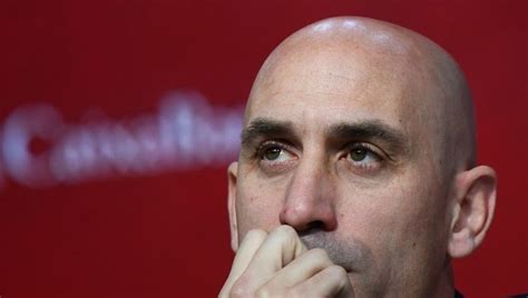 Baiser Forc Luis Rubiales Patron Du Football Espagnol Suspendu