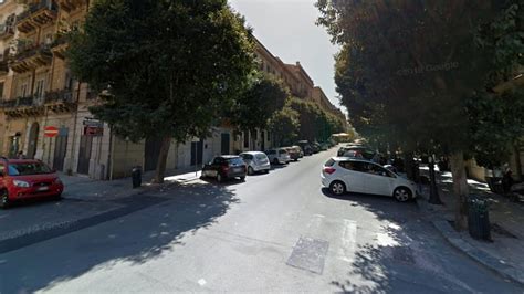 Furto In Una Casa In Via Mazzini Ladro Si Lancia Da Un Balcone E