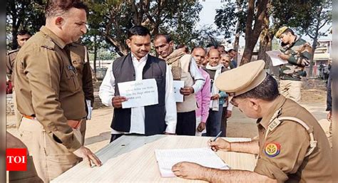 Up Police 74 History Sheeters Walk Into Up Police Stn To Surrender