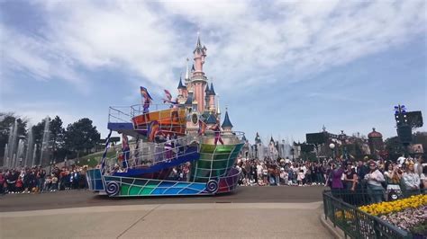 Un Monde Qui S Illumine Disneyland Paris Youtube