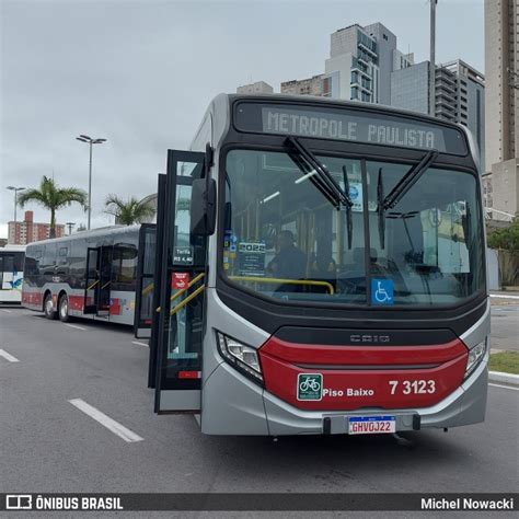 Viação Metrópole Paulista Zona Sul 7 3123 em Barueri por Michel