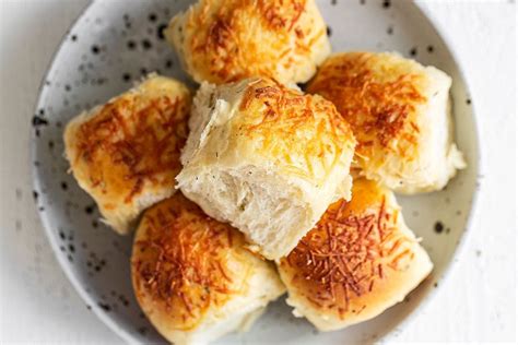 Garlic Herb And Cheese Bread Rolls Handle The Heat