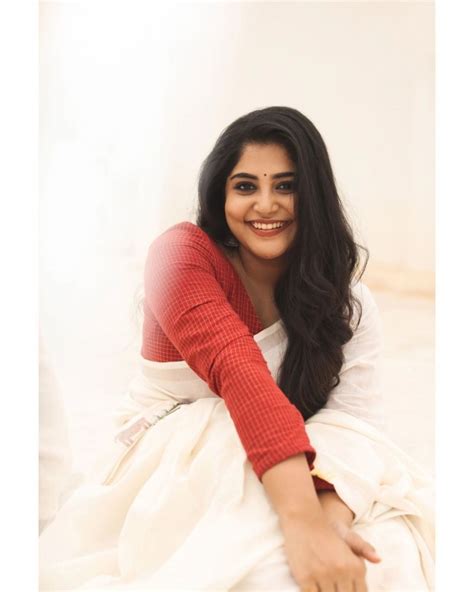 Actress Manjima Mohan New Saree Clicks Goes Viral ഓണത്തിന് വേറെ ലെവല്