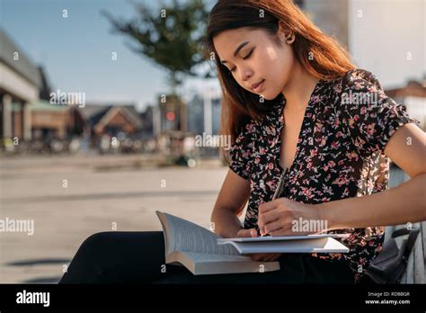 Asian College Student Studying Hi Res Stock Photography And Images Alamy