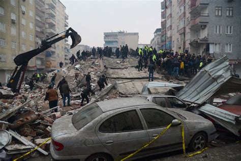 Terremoto Deixa Milhares De Mortos Na Turquia E S Ria Mundo