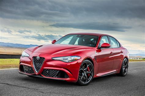 Alfa Romeo Giulia Wallpaper - Alfa Romeo Giulia Red 2018 - 2048x1365 ...