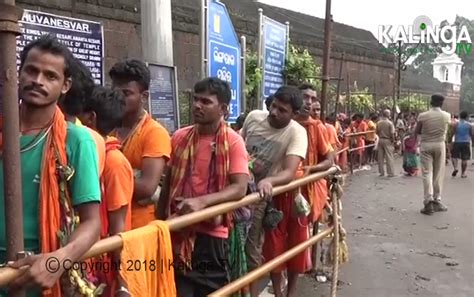 Bol Bam Devotees Throng Shiva Temples On Nd Monday Of Shravan Across