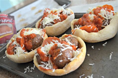 Diy Copycat Olive Garden Meatball Pizza Bowl Recipe Hip2save