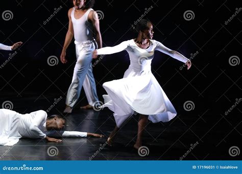 Modern Dance Performance 4 Editorial Photo Image Of Movement 17196031