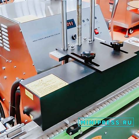 Оборудование для наклейки этикеток на бутылки ампулы флаконы MiniPress ...