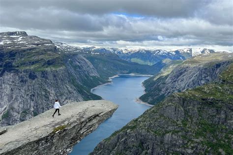 Cómo subir a Trolltunga la ruta de senderismo más épica de Noruega