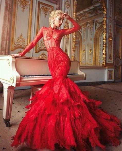 Pin By Aramatlm Gonz Lez On Moda En Rojo Gorgeous Dresses Couture